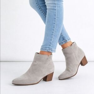 Coconuts by Matisse Women's Grey Suede Ankle Boots Side Zip Pointy Toe Size 8.5M